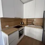 Ferit's Near Myslym Shyri Апартаменты