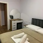 Ferit's Near Myslym Shyri Апартаменты