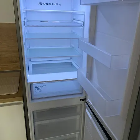 Ferit's Near Myslym Shyri アパート ティラナ