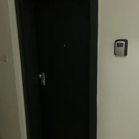 Ferit'S Property Near Myslym Shyri Apartment