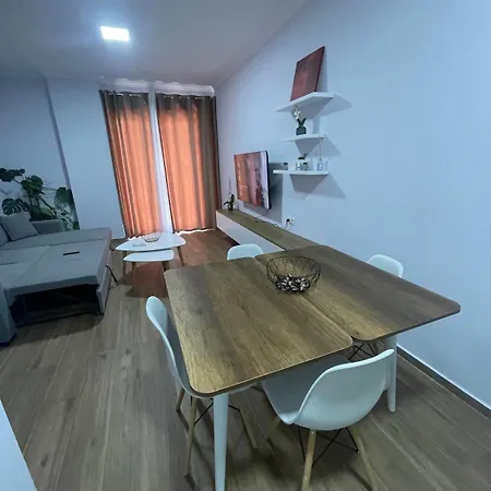 Apartment Ferit'S Property Near Myslym Shyri