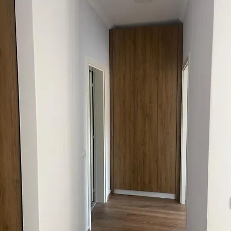 Ferit's Near Myslym Shyri Lägenhet