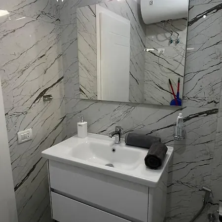 Appartamento Ferit'S Property Near Myslym Shyri