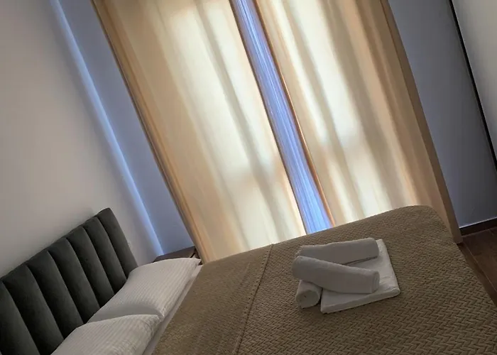 公寓 Ferit's Near Myslym Shyri *